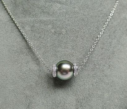White gold pendant on its chain adorned with...