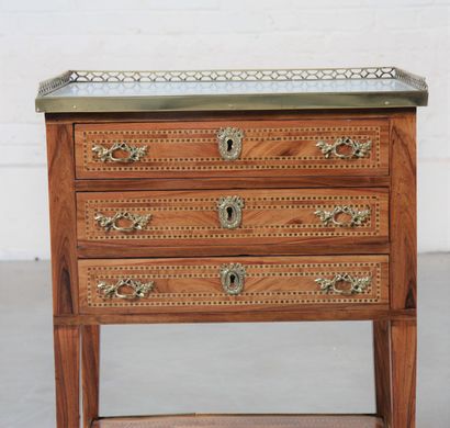 SMALL TABLE MARKED LOUIS XVI

In marquetry...