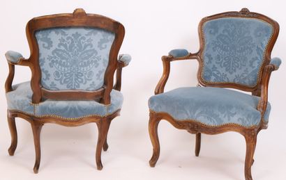 PAIRE DE FAUTEUILS CABRIOLETS LOUIS XV

En...