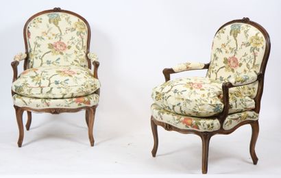 PAIR OF LOUIS XV ARMCHAIRS

In natural wood...