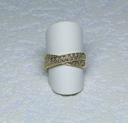 Yellow gold ring 2 crossed rings set with...