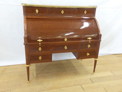 VERY ELEGANT CYLINDER DESK In mahogany and...