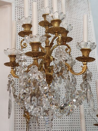 VERY IMPORTANT CHANDELIER WITH THIRTY LIGHTS...