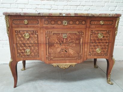 VERY BEAUTIFUL AND RICH TRANSITIONAL CHEST...