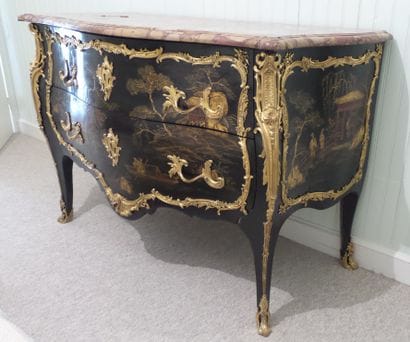 DEMOULIN
TRES BELLE COMMODE GALBEE EN VERNIS...