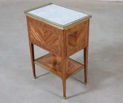 SMALL TABLE MARKED LOUIS XVI

In marquetry...