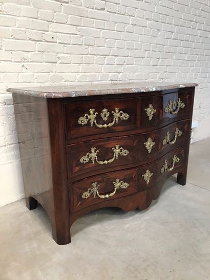 JOLI ET IMPOSANTE COMMODE REGENCE EN PLACAGE...