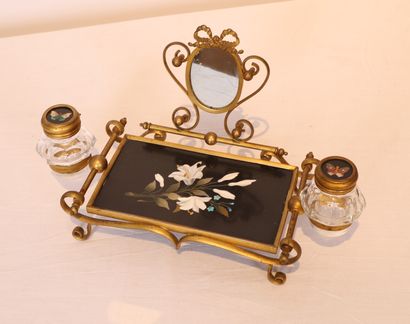 CHARMANT PETIT ENCRIER DE FORME RECTANGULAIRE...
