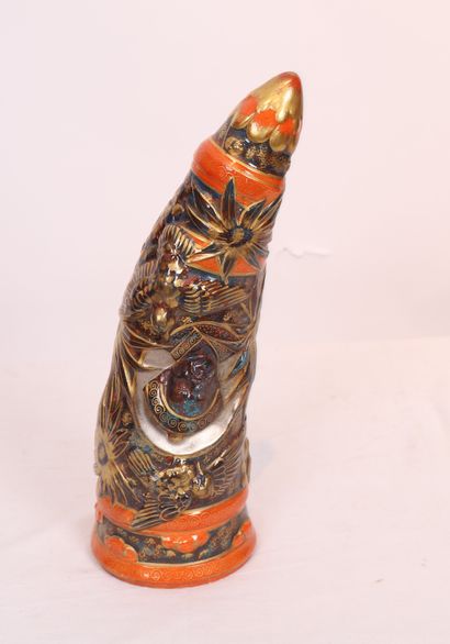 JOLIE BOUQUETIERE EN FAIENCE EN FORME DE...