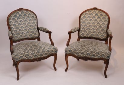 PAIR OF LOUIS XV QUEEN'S ARMCHAIRS 

In natural...