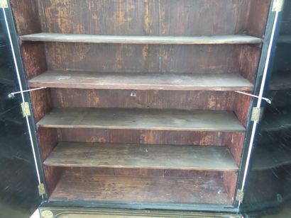 MAGNIFIQUE ET IMPORTANTE ARMOIRE EN EBENE...