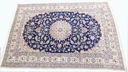 
GRAND TAPIS NAIN (Iran) EN LAINE ET SOIE




Velours...