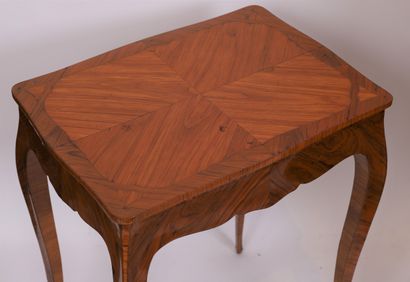 A PRETTY LITTLE LOUIS XV COFFEE TABLE

In...