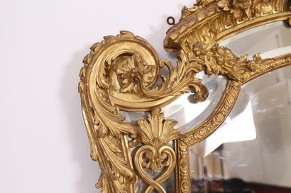 IMPORTANT AND BEAUTIFUL MIRROR WITH PARECLOSES...