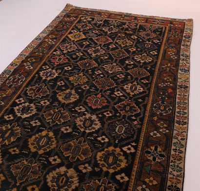 
ANCIEN TAPIS KOUBA (Caucase) 




Caractéristiques...