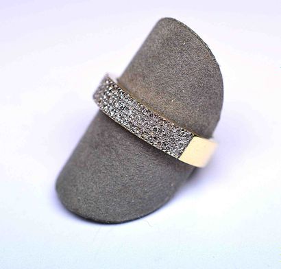 Two-coloured gold ring set with 60 modern...