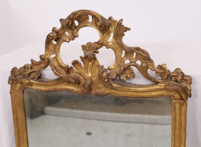 MIROIR EN BOIS DORE REGENCE XIXè

En bois...