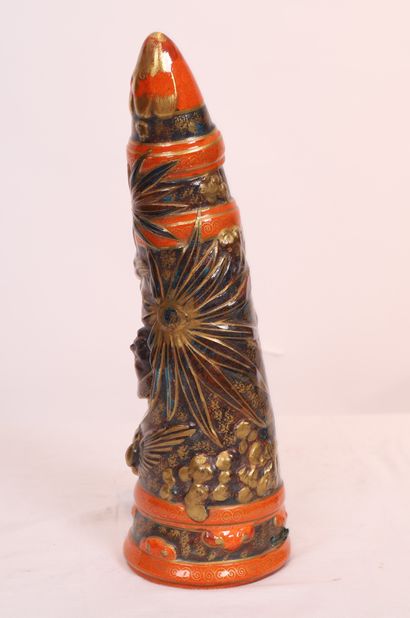 JOLIE BOUQUETIERE EN FAIENCE EN FORME DE...