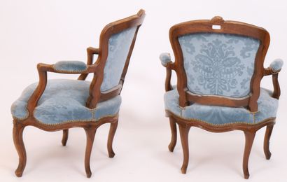 PAIRE DE FAUTEUILS CABRIOLETS LOUIS XV

En...
