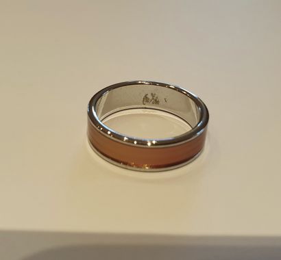 Two-tone metal ring.