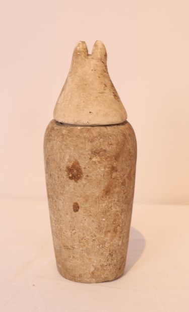 VASE CANOPE EN CALCAIRE FERME PAR UN BOUCHON...