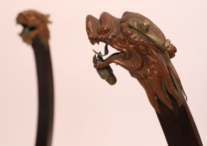 GUERIDON CHINOIS PLIANT EN BOIS MOULURE ET...