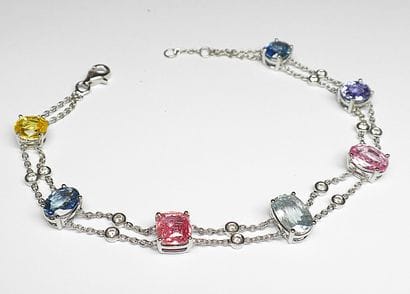 Charming white gold bracelet set with 7 multicoloured...