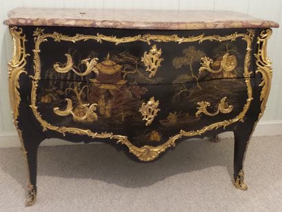 DEMOULIN
TRES BELLE COMMODE GALBEE EN VERNIS...