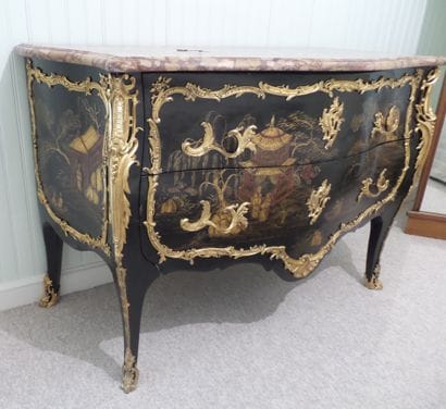 DEMOULIN
TRES BELLE COMMODE GALBEE EN VERNIS...
