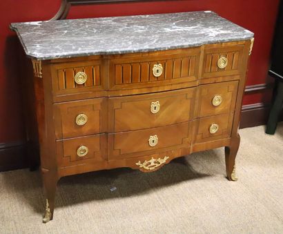 IMPORTANT TRANSITION STYLE COMMODE of rectangular...