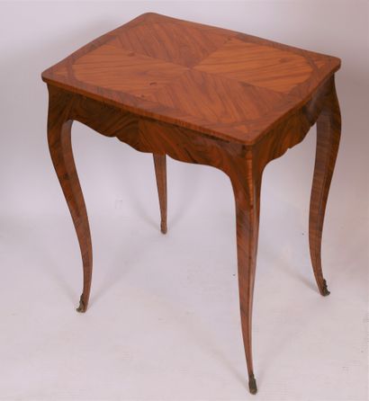A PRETTY LITTLE LOUIS XV COFFEE TABLE

In...