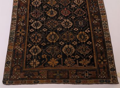 
ANCIEN TAPIS KOUBA (Caucase) 




Caractéristiques...