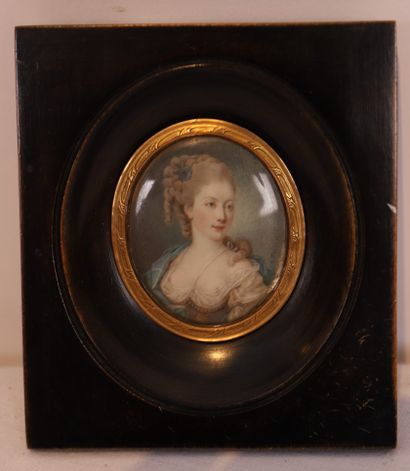 CHARMING SMALL MINIATURE PORTRAIT WITH OVAL...