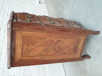 A SMALL RECTANGULAR CHEST OF DRAWERS, SLIGHTLY...
