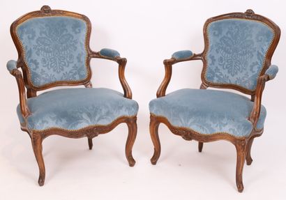 PAIRE DE FAUTEUILS CABRIOLETS LOUIS XV

En...