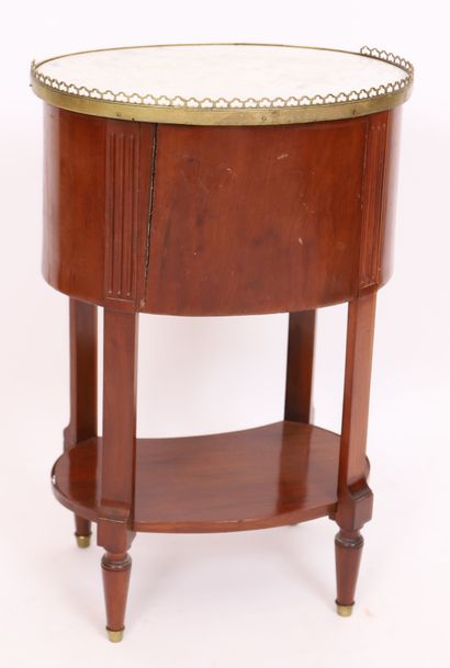 SMALL OVAL MAHOGANY COFFEE TABLE LOUIS XVI

In...