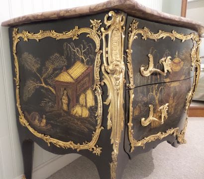 DEMOULIN
TRES BELLE COMMODE GALBEE EN VERNIS...
