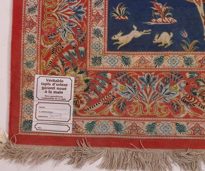 
TRES FIN ET ORIGINAL TAPIS GHOUM EN SOIE...