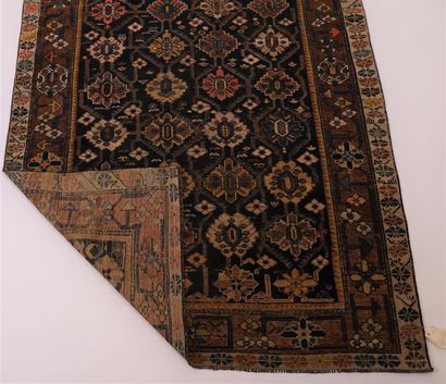 
ANCIEN TAPIS KOUBA (Caucase) 




Caractéristiques...