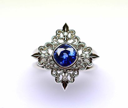 Bague or blanc de forme losange stylisée...