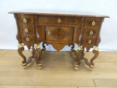BUREAU MAZARIN EN OLIVIER MARQUETE ET TEINTE...
