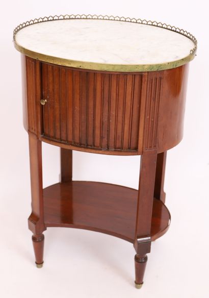 SMALL OVAL MAHOGANY COFFEE TABLE LOUIS XVI

In...