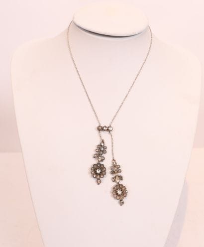Pendentif en or blanc et argent orné d'éclats...