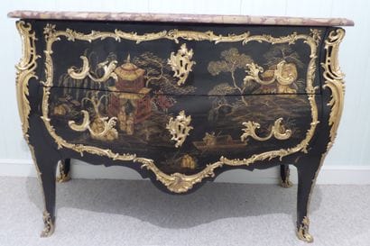 DEMOULIN
TRES BELLE COMMODE GALBEE EN VERNIS...