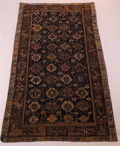 
ANCIEN TAPIS KOUBA (Caucase) 




Caractéristiques...