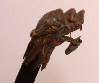 GUERIDON CHINOIS PLIANT EN BOIS MOULURE ET...