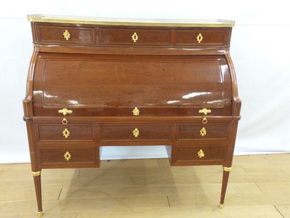 VERY ELEGANT CYLINDER DESK In mahogany and...