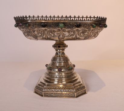 TRES BELLE COUPE EN ARGENT SUR PIEDOUCHE...