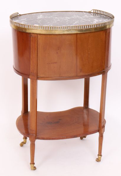 SMALL OVAL MAHOGANY COFFEE TABLE LOUIS XVI

In...