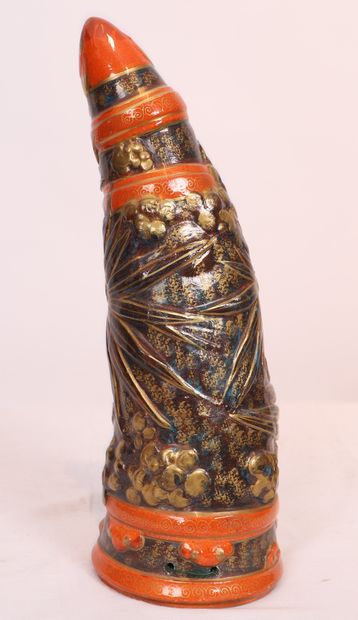 JOLIE BOUQUETIERE EN FAIENCE EN FORME DE...